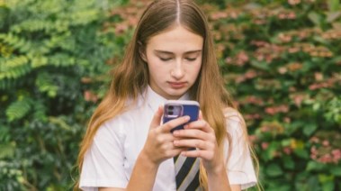 تأثيرات ضارة لمواقع التواصل الاجتماعي على الأطفال 