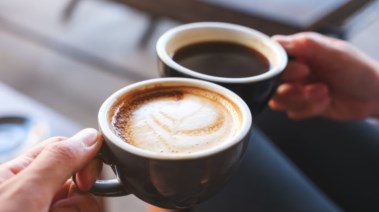 الشاي أكثر فائدة للعظام من فنجان القهوة