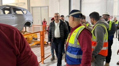 زيارة وزير قطاع الأعمال لمصنع النصر للسيارات