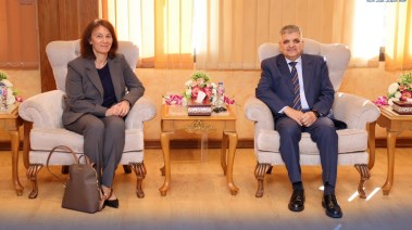 رئيس هيئة قناة السويس، الفريق أسامة ربيع، ورئيسة بعثة صندوق النقد لمصر، إيفانا فلادكوفا هولار