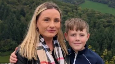 الأم نيكولا وابنها زاك