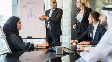 موظفون أثناء العمل