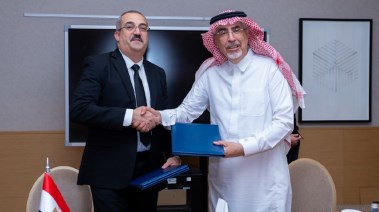 جانب من التوقيع