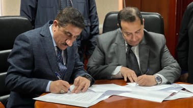 جانب من التوقيع 