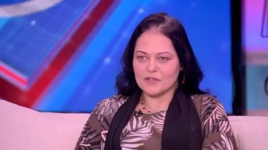 الفنانة نيفين مندور