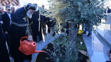 البابا تواضروس الثاني يضع حجر أساس مشروع مقابر البطريركية بالقاهرة الجديدة