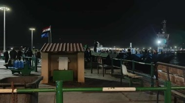 عطل فني يتسبب في إصابة مواطن بعد اصطدامه بباب معدية الركاب ببورسعيد