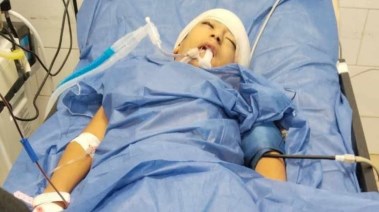 جهود مكثفة لإنقاذ الطفل ياسين بعد سقوطه من الطابق الخامس ببورسعيد