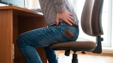 احذر وضع المحفظة في الجيب الخلفي