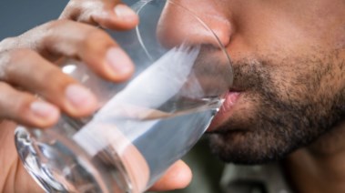 مضغ الماء- تعبيرية