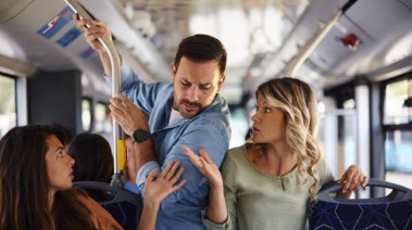 التحرش في المواصلات- تعبيرية