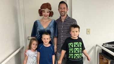 الأم وأطفالها الثلاثة من زوجها كيندال 