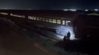 خروج عربة قطار ركاب من شريط السكة الحديد فى مطروح