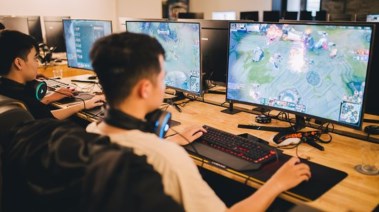 إدمان الشباب ألعاب المراهنات الإلكترونية