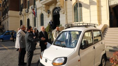 محافظ القاهرة يتفقد السيارة "الكيوت"