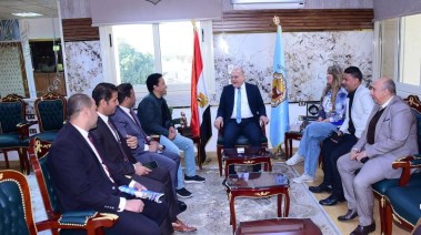 رئيس جامعة سوهاج يستقبل نجوم لجنة تحكيم "تياترو الجامعة"
