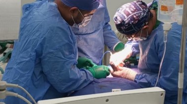 نجاح تثبيت الفقرات لأول مرة بمستشفى دراو المركزي بأسوان