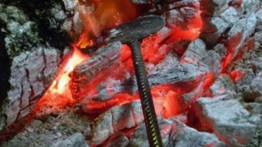 طريقة البشعة لتحديد الشخص الكاذب - تعبيرية