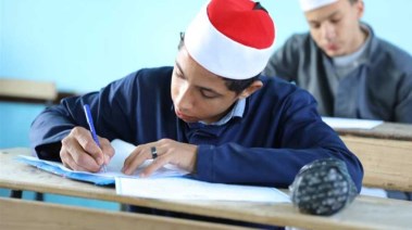 طلاب الصف الأول الثانوي 