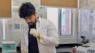 الممرض أحمد عاطف