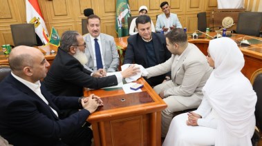 محافظ المنوفية يشهد عقد عروسين يتيمين