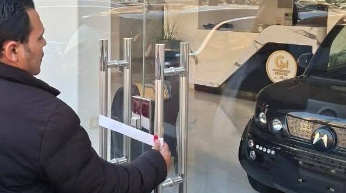 إغلاق معارض سيارات