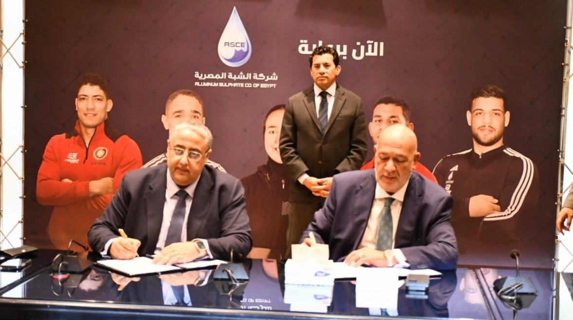 وزير الشباب والرياضة يشهد توقيع عقد رعاية أبطال مصر 