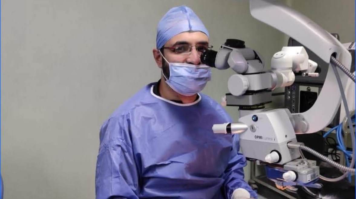 استشاري أمراض طب وجراحة العيون الدكتور أحمد زاهر