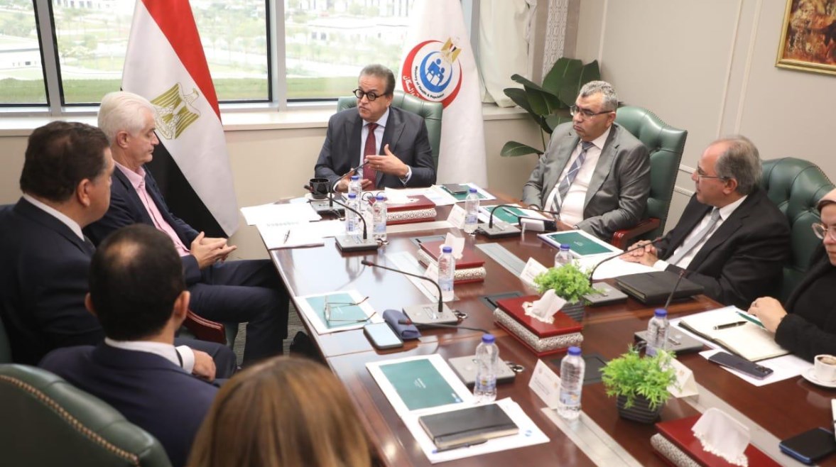 وزير الصحة خلال لقائهه بالرئيس الرئيس التنفيذي لمجموعة Curagita والرئيس التنفيذي لشركة ACH