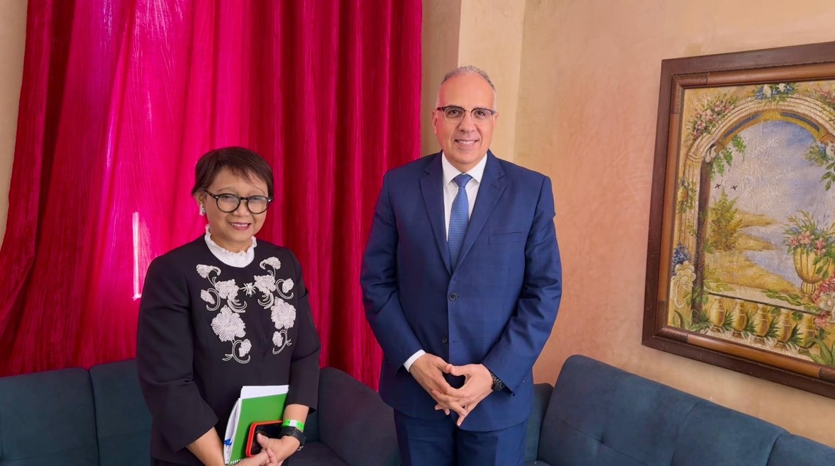 وزير الرى الدكتور هاني سويلم مع مبعوثة الأمين العام للأمم المتحدة الخاصة لشئون المياه ريتنو مارسودى