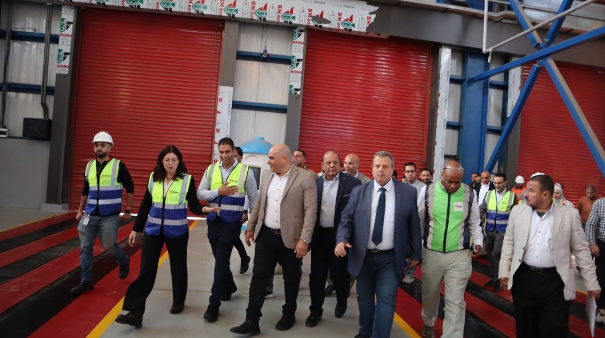 رئيس الهيئة القومية لسكك حديد مصر، مع رئيسة قطاع الخدمات بشركة وابتك العالمية