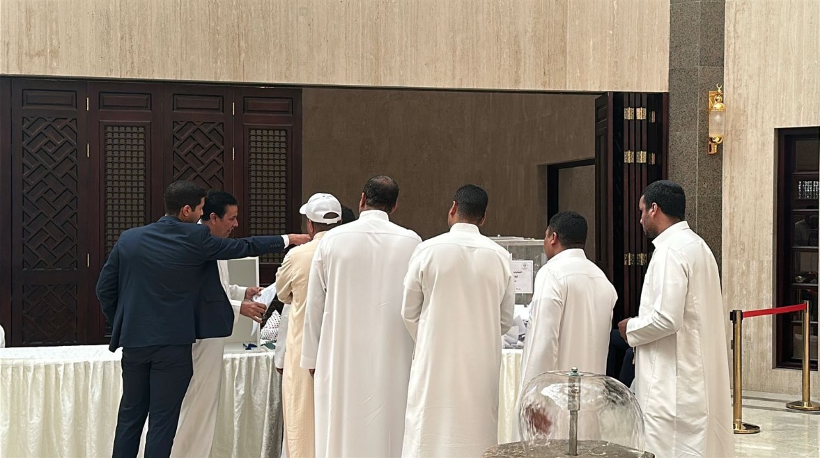 إقبال المصريين بالسعودية للتصويت في الدوائر الـ19 الملغاة