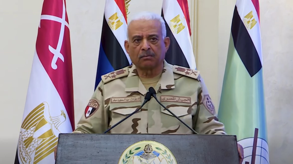 القائد العام للقوات المسلحة وزير الدفاع والإنتاج الحربي، الفريق أول عبد المجيد صقر