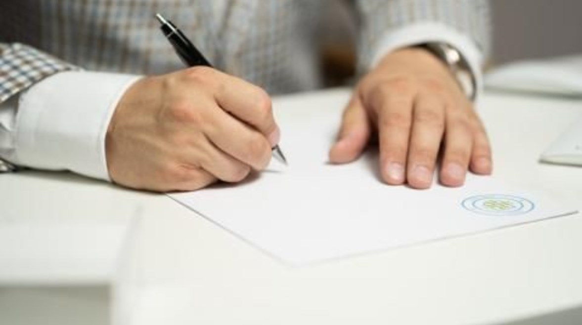 تسجيل المواليد والوفيات للمصريين بالخارج- تعبيرية