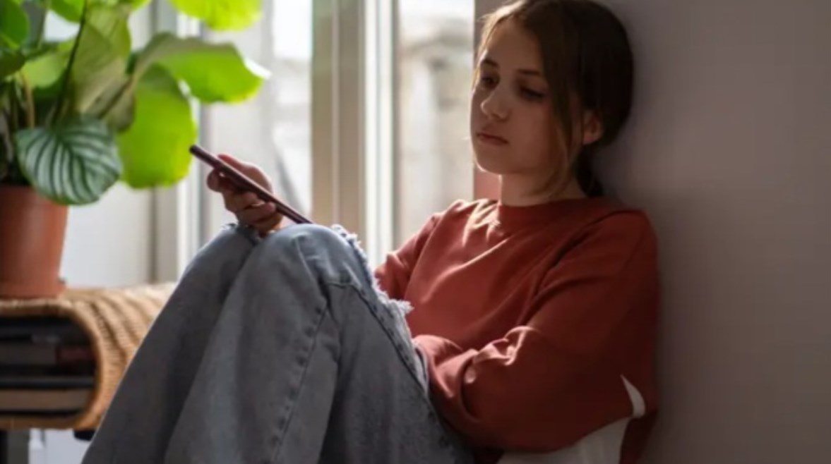 يجب الحذر من وسائل التواصل الاجتماعي في مرحلة نمو هوية الطفل