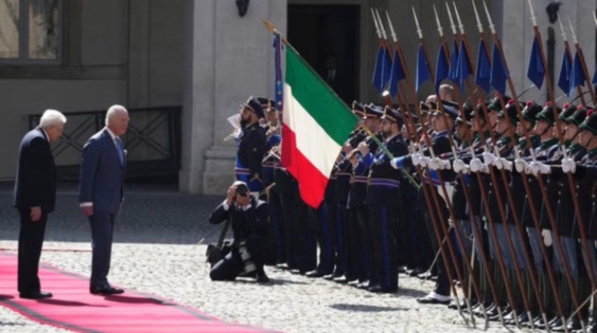 عزف النشيد الوطني الإيطالي