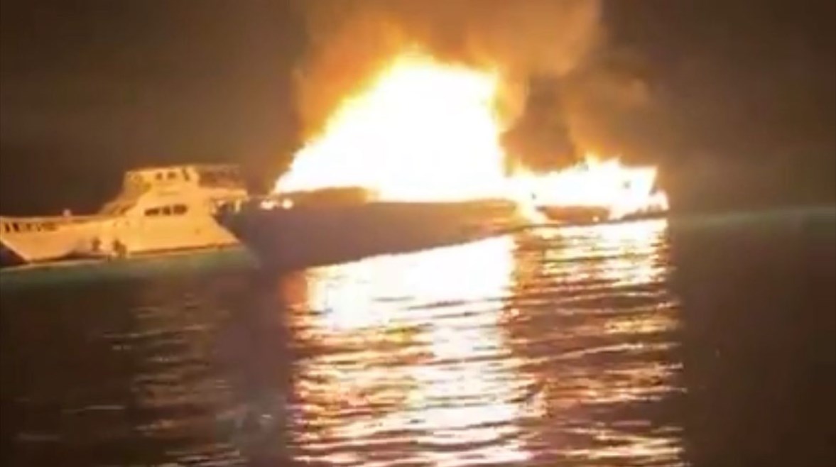 جانب من الحريق 