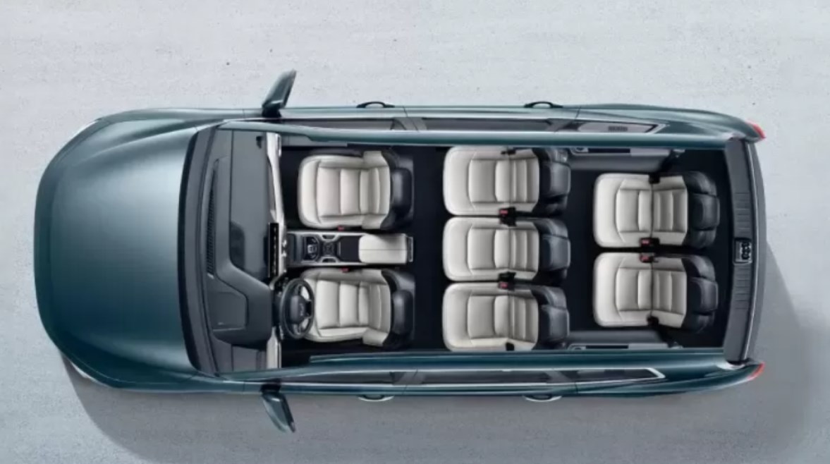 سيارة 7 مقاعد ــ تعبيرية 