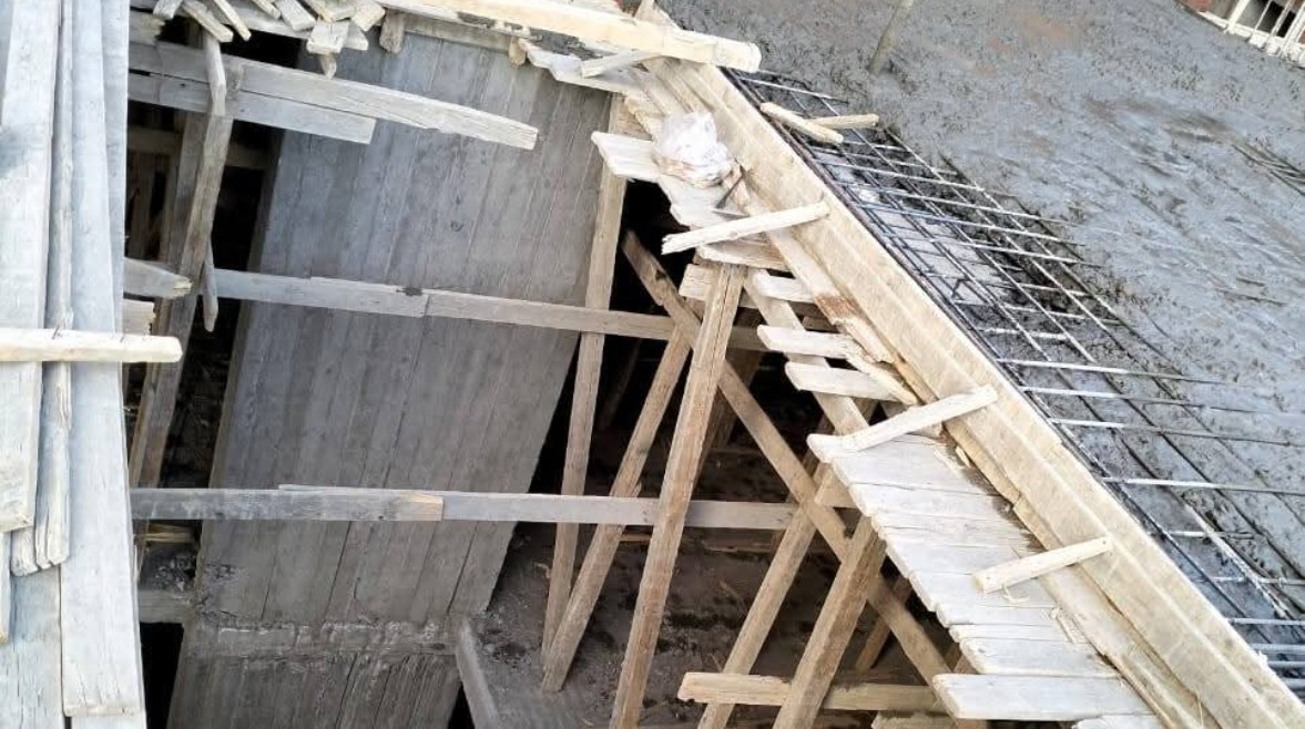 سقوط 8 عمال نتيجة انهيار شدة خشبية ببرج تحت الانشاء