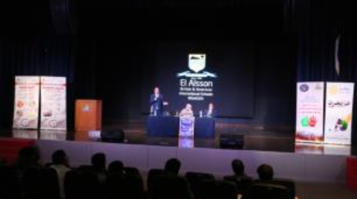 جانب من اللقاء مع طلبة المدارس والجامعات 