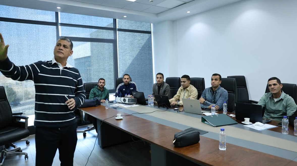 اجتماع أوسكار رويز مع الحكام