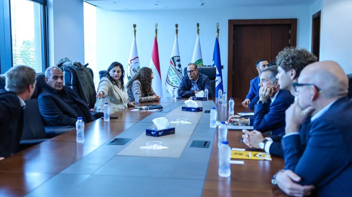 اجتماع اتحاد الكرة والوفد الفرنسي 