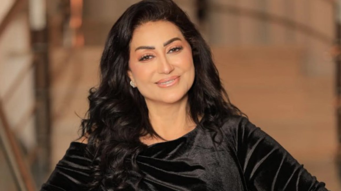 الفنانة وفاء عامر