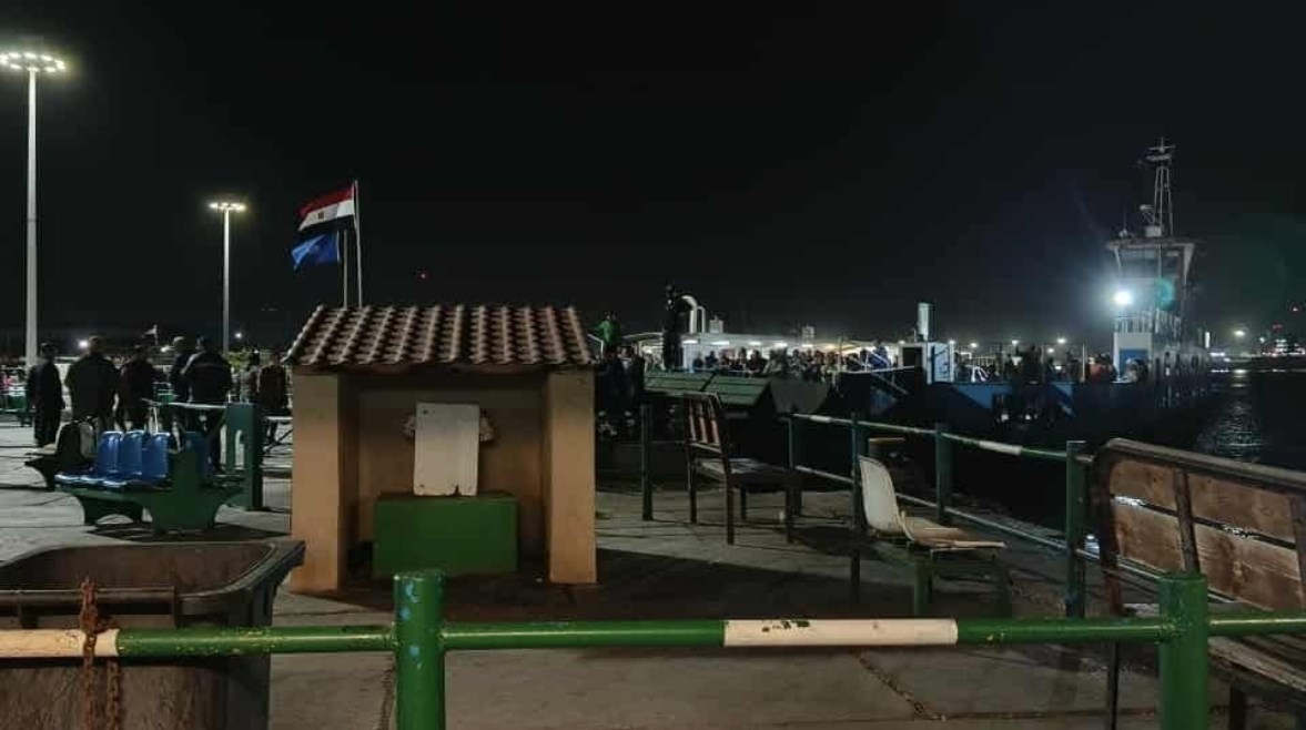 عطل فني يتسبب في إصابة مواطن بعد اصطدامه بباب معدية الركاب ببورسعيد