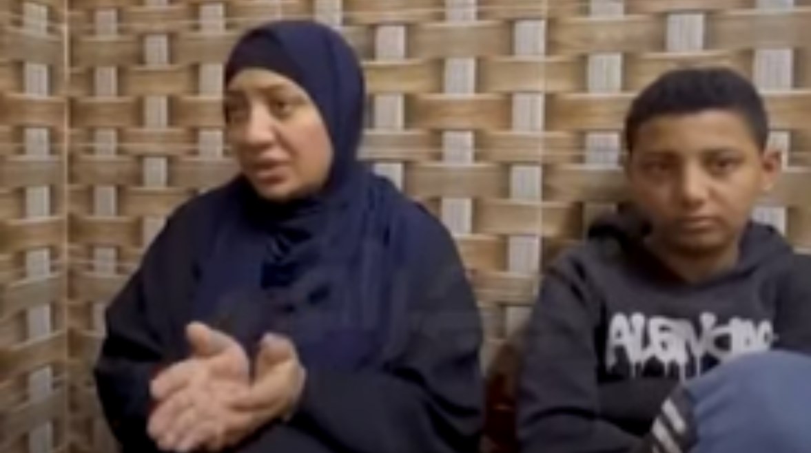  أميرة عبده ونجلها