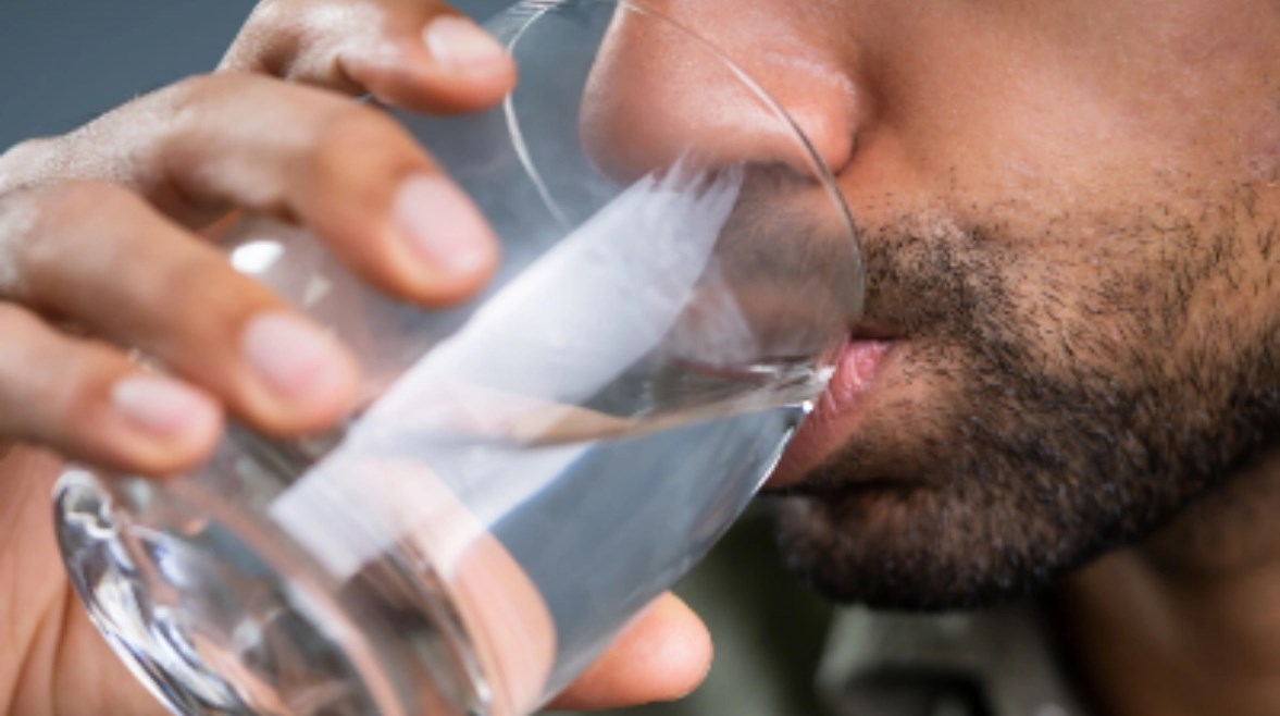 مضغ الماء- تعبيرية