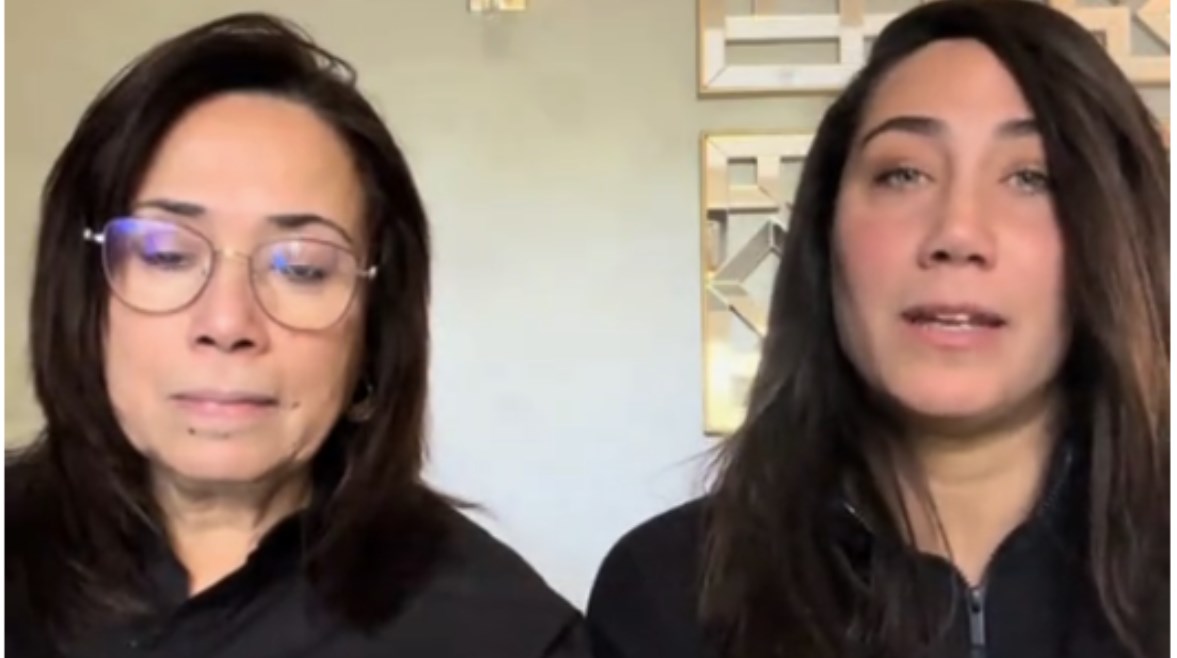 السباحة المصرية فريدة عثمان ووالدتها