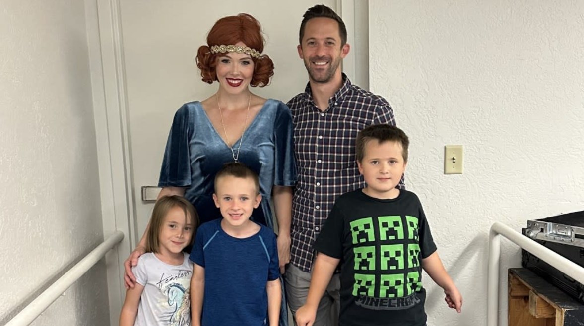 الأم وأطفالها الثلاثة من زوجها كيندال 