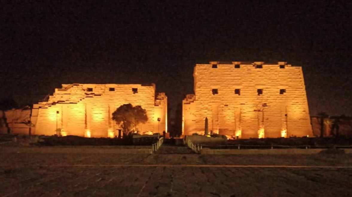 معبد الكرنك ليلا