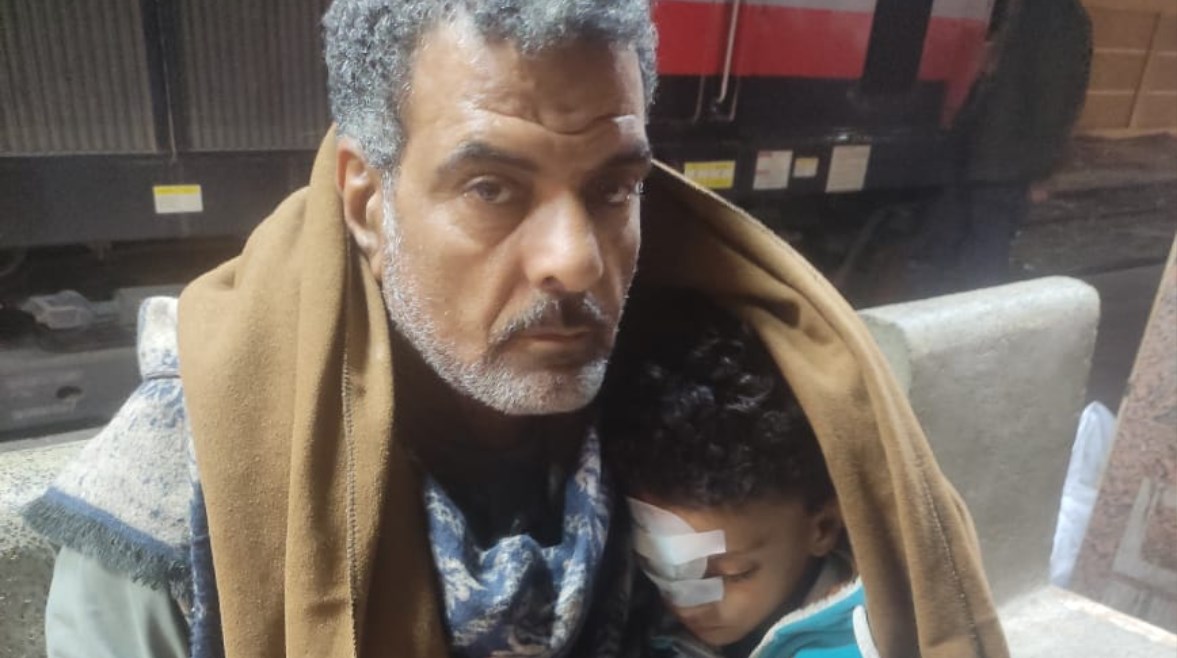 والد الطفل الذي فقد عينه